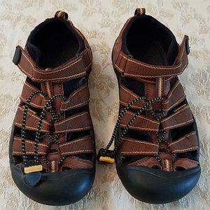 KEEN Waterproof brown size 3